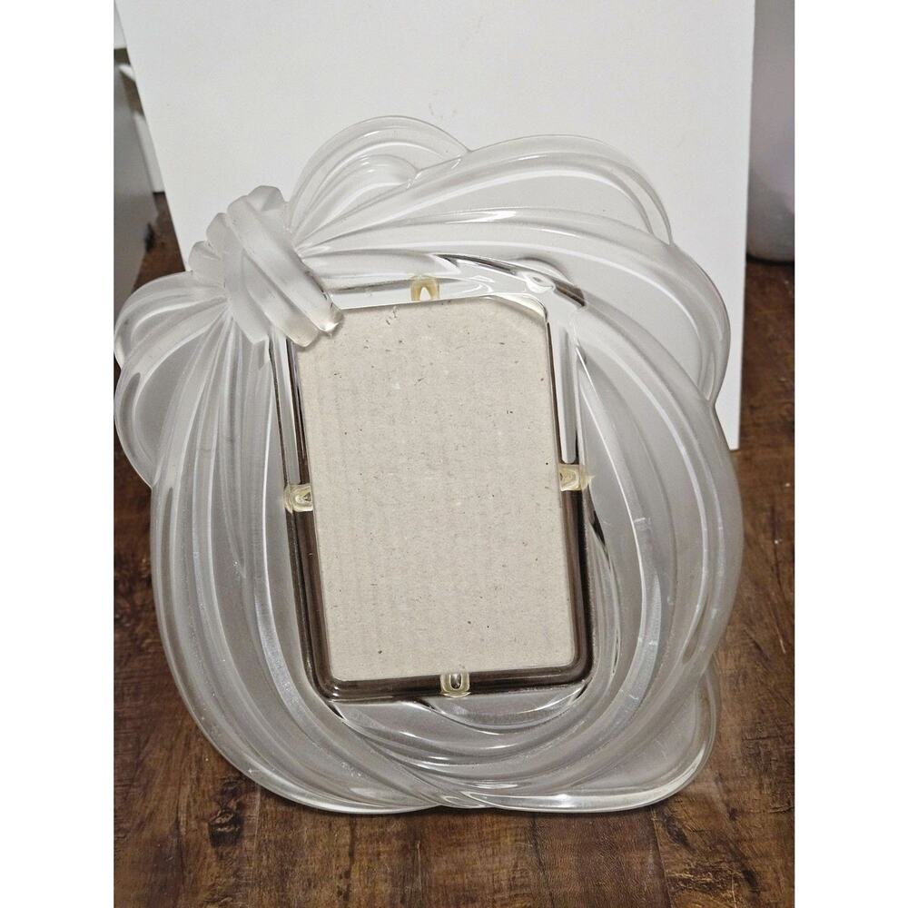 White Ruffled Wavy Picture Frame Accent Home Decor Vintage Style